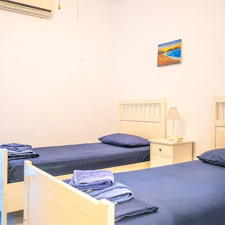 Alexandra And Francesca Willa Retimno