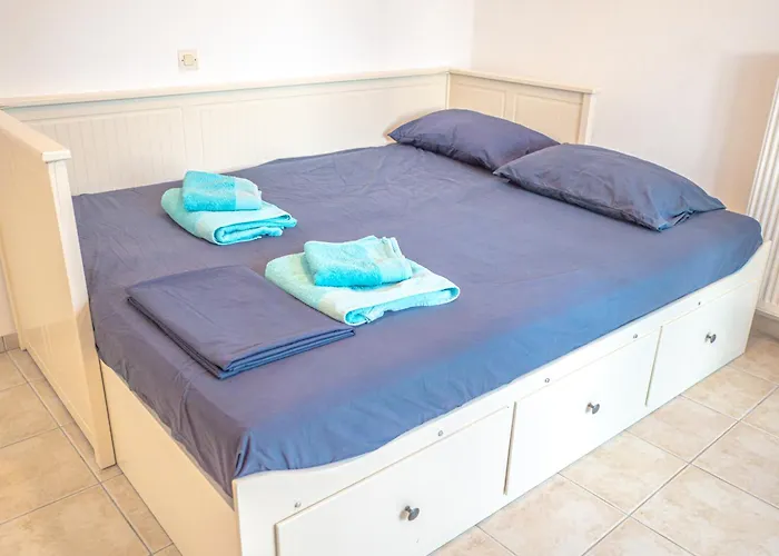 Alexandra And Francesca Вилла