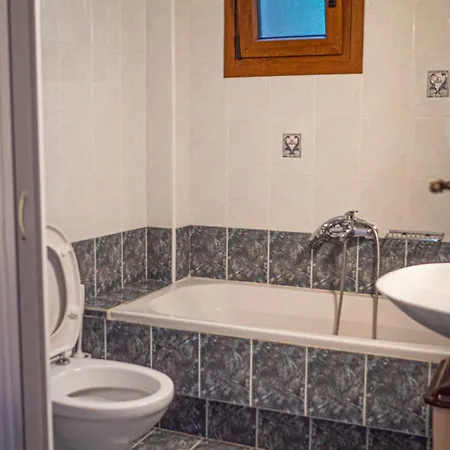 Alexandra And Francesca * 罗希姆诺