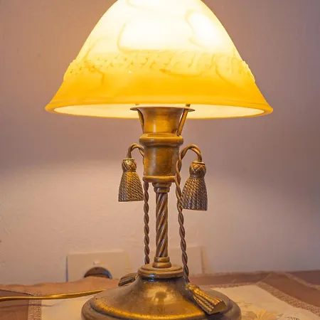 Alexandra And Francesca Βίλα *