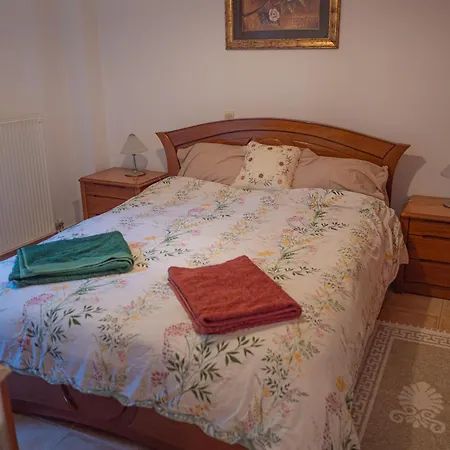 Alexandra And Francesca * 罗希姆诺