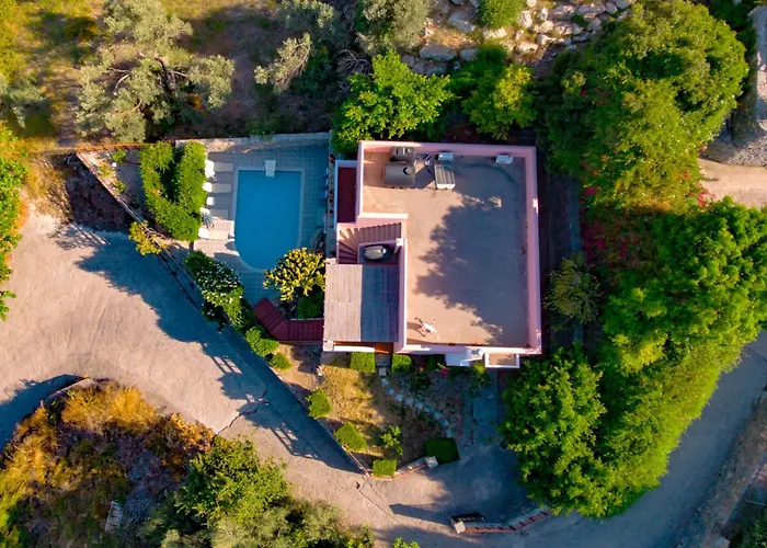 Alexandra And Francesca Villa *